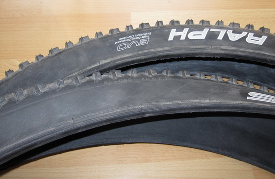 vadné Schwalbe RR 2.1" Evo UST pláště
